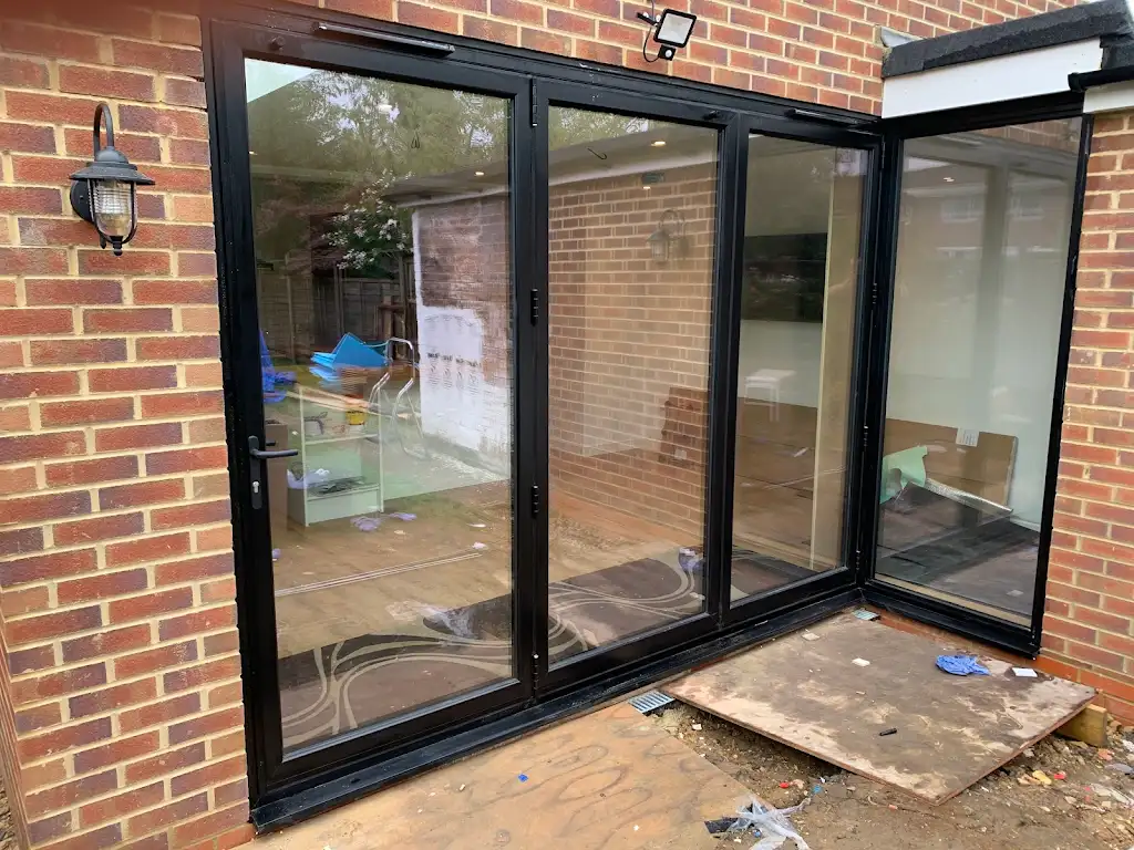 Unifold HI - Corner Bifold Doors Harpenden