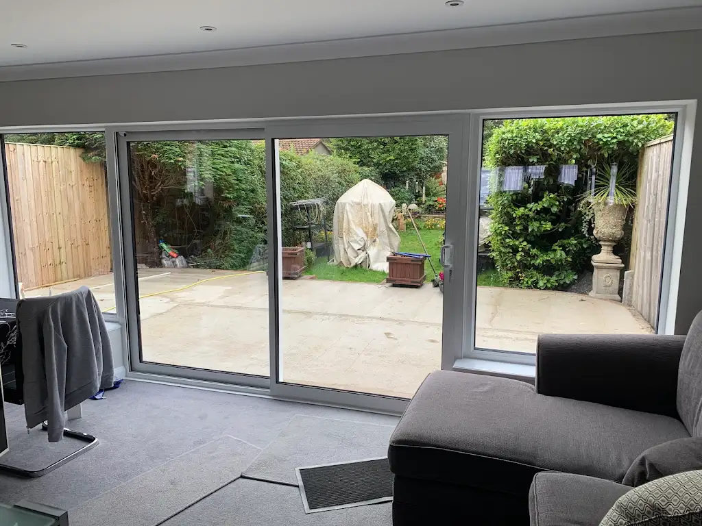 EdgeGlide - Sliding Doors White Enfield