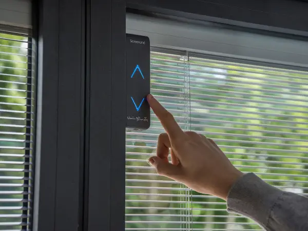 Smart Solar Controller Integral Blinds 